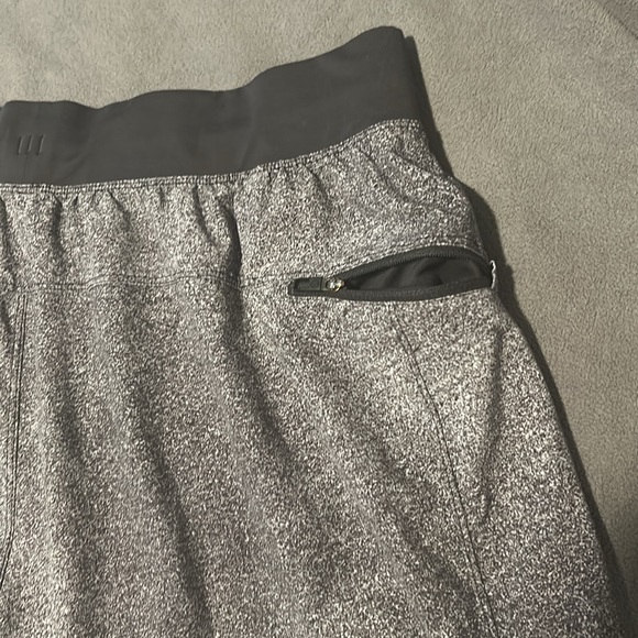Lululemon shorts men’s size XL - Picture 6 of 8